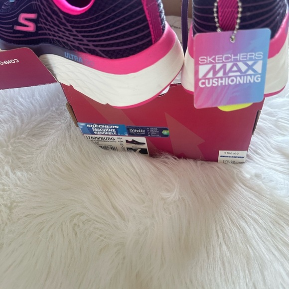 SKECHERS NEW Max Cushioning Ultra Go. Size 7. - Picture 16 of 16
